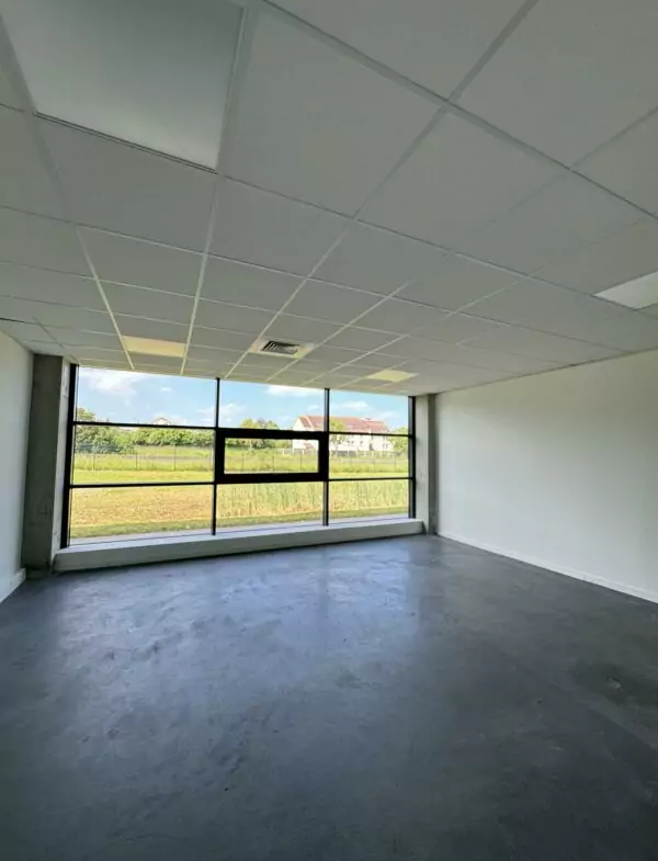 intérieur d'une location de bureau à Longueau