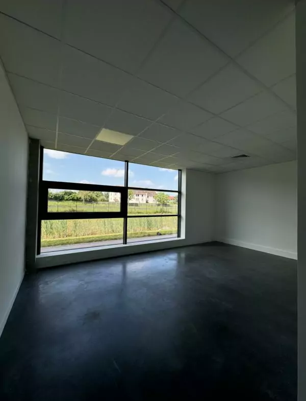 intérieur d'une location de bureau à Longueau