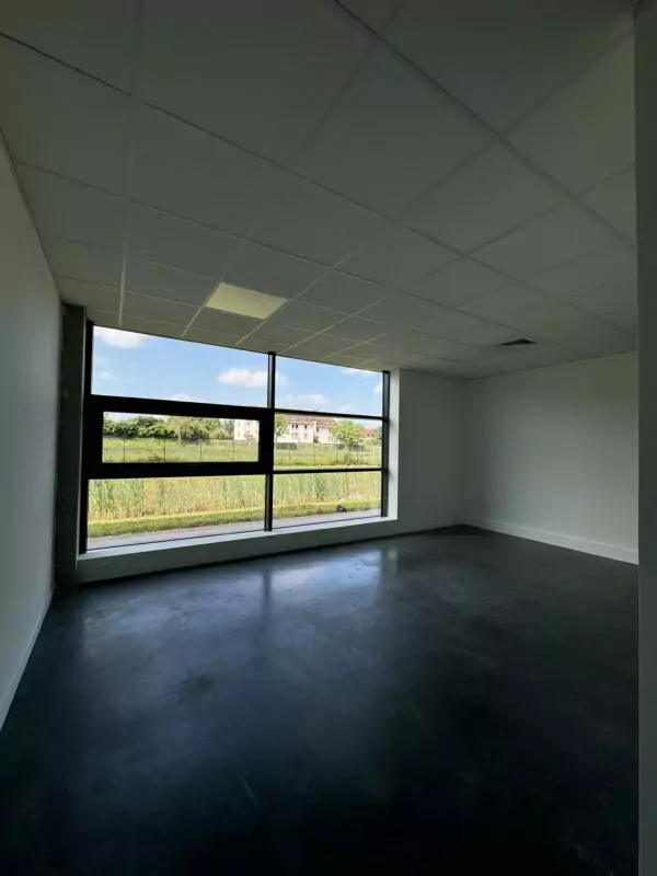 intérieur d'une location de bureau à Longueau