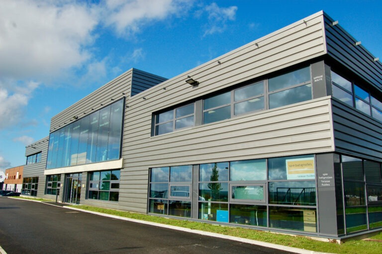 extérieur d'une location de bureau à Saint-Sauveur